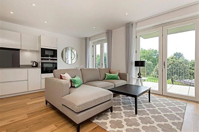 Bedroom flats and apartments to rent in Northcote Road, London