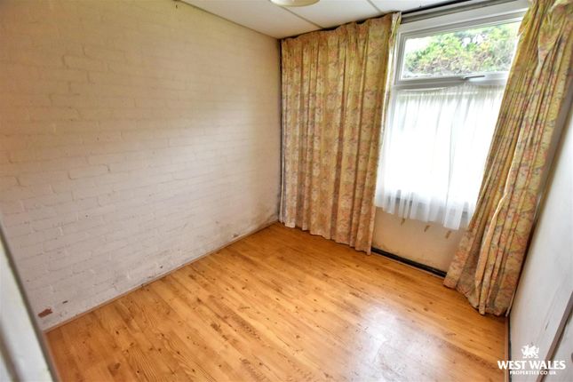 8 Woodlands, The Woodlands, Haverfordwest photo 3