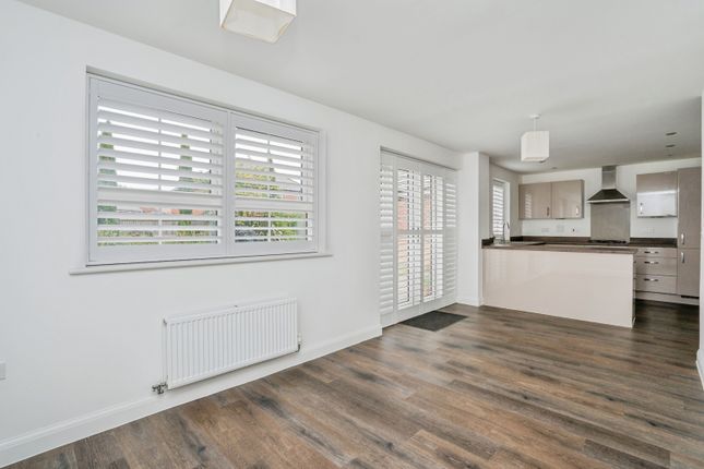 5, Wodehouse Close, Hampshire photo 4