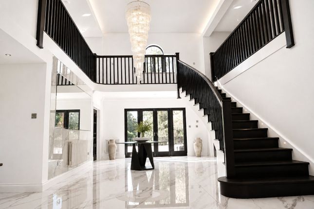 Icona Villa,, The Close, London photo 2
