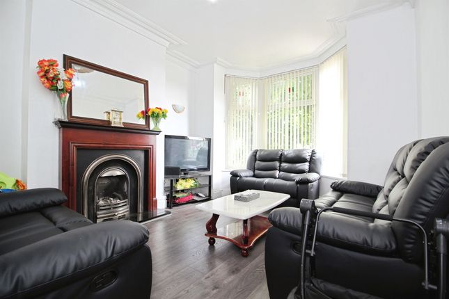 13, Grovehall Drive, LEEDS photo 4