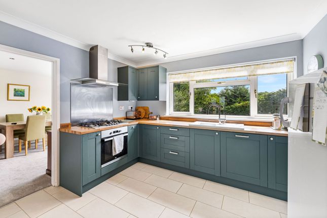 18 Lancaster Drive, East Grinstead photo 3