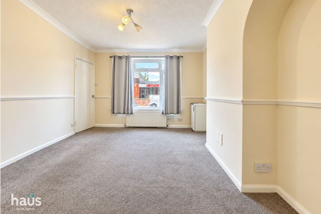 24, Holding Street, Gillingham photo 3