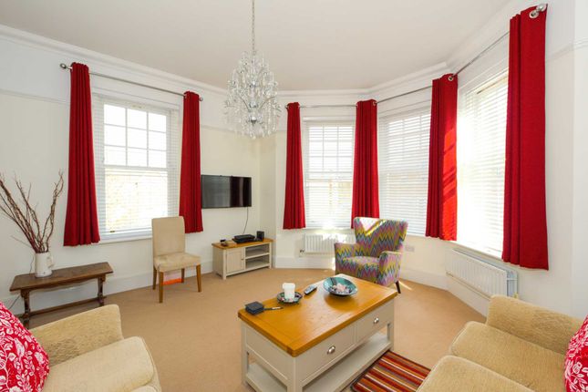 Flat to rent in Cavendish Walk, Epsom