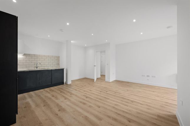 Flat 9, Cherry Orchard West, Kembrey Park, Upper Stratton, Swindon photo 4