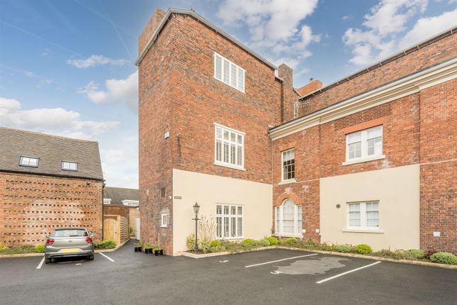 Thumbnail Town house for sale in Broadfield House, Kingswinford