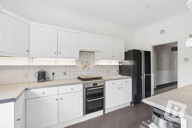 41, Grosvenor Drive, Hornchurch photo 2