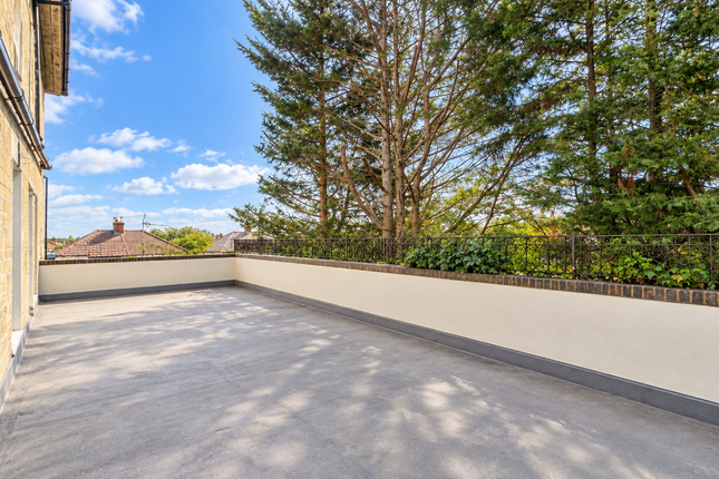 48 West Heath Road, London photo 5