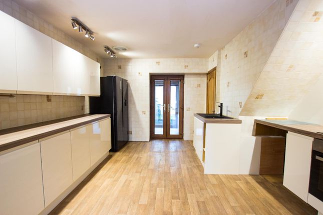 9, Graham Street, Hoddlesden photo 3