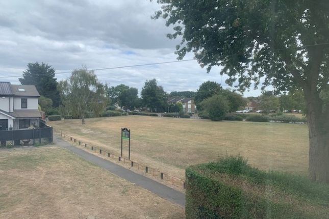 28, Ward Gardens, Cippenham photo 4