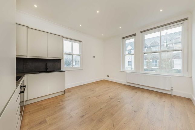 Flat to rent in North Pole Road, London