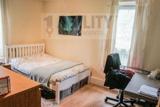 Flat to rent in Weston Street, London