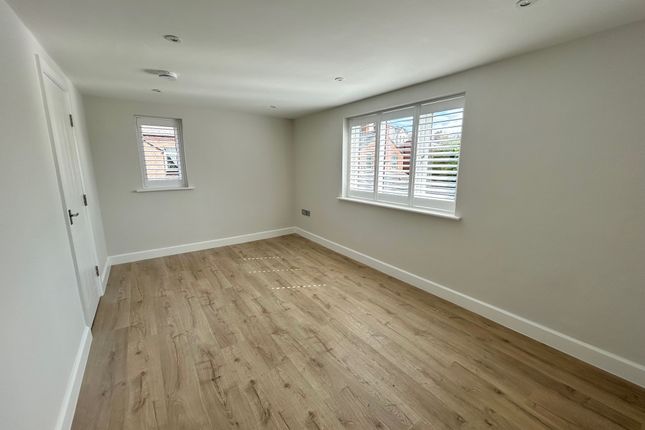 Thumbnail Flat to rent in Haydock Close, Chester