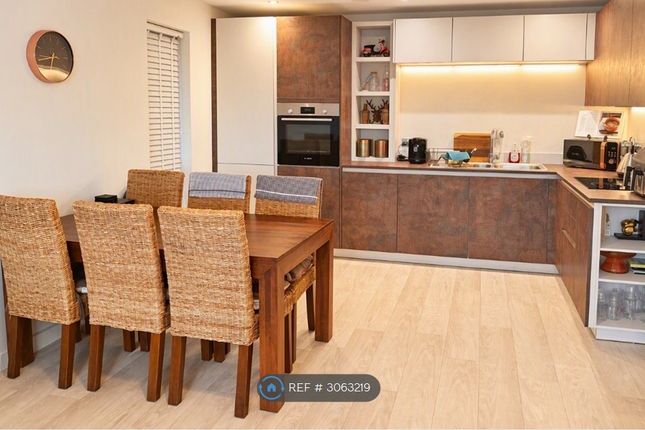 Flat, Hobbs Way, Gloucester photo 5
