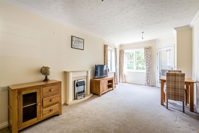 Flat 18, Headley Lodge, Leatherhead Road, Ashtead photo 3