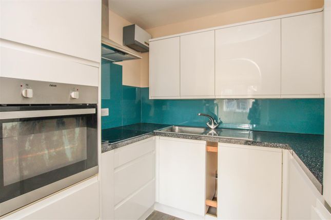 7 Primrose Court, Kings Road, Brentwood photo 3
