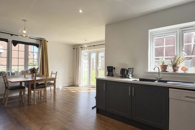 9, Cinnabar Grove, Hereford photo 4