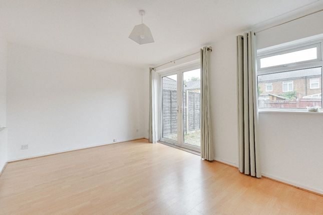 10 Rose Way, London photo 2