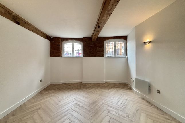 Studio flat on 8 Junction Works, 40 Ducie Street, Manchester, £130,000