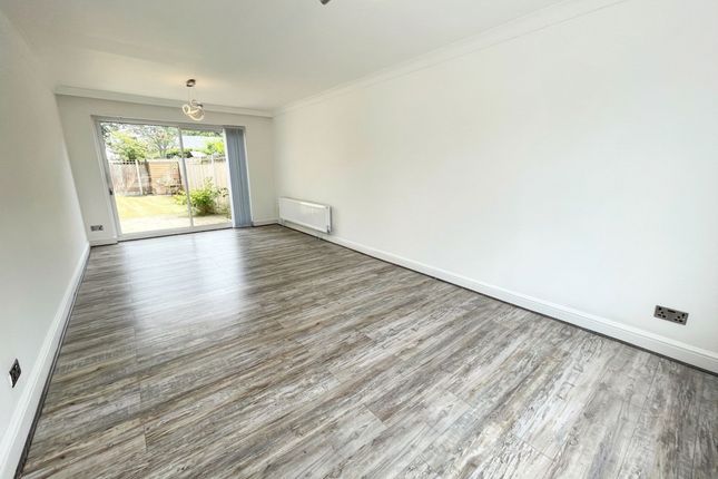 2 Sharston Crescent, Knutsford photo 2