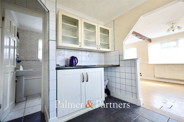 9, Standard Avenue, Clacton-on-Sea photo 3