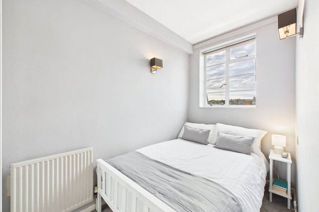 142, Lichfield Court, Richmond photo 4