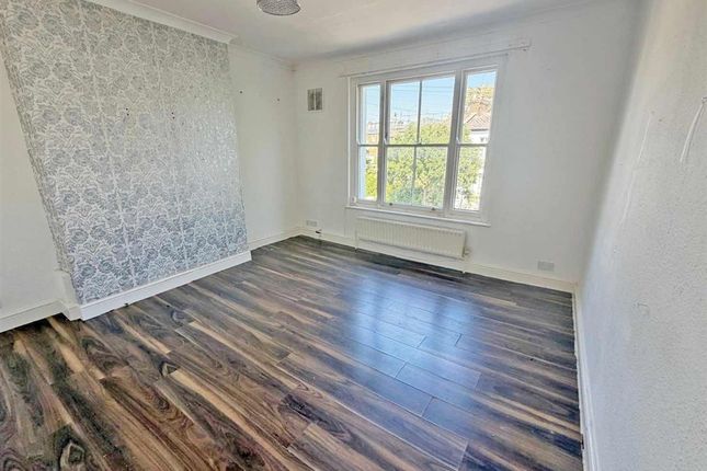 3C, Cathnor Road, London photo 2