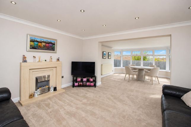 10, Campbell Close, Blackburn photo 3