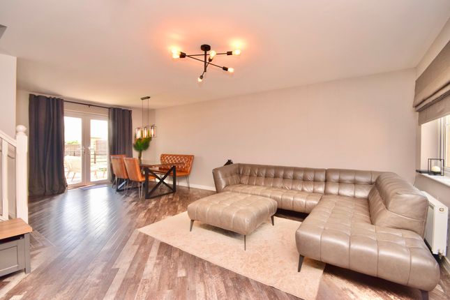 21, Penicuik Drive, Carntyne, Glasgow photo 4