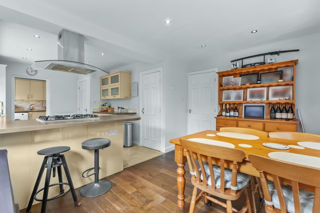 3 Manor Court, Ossett photo 4