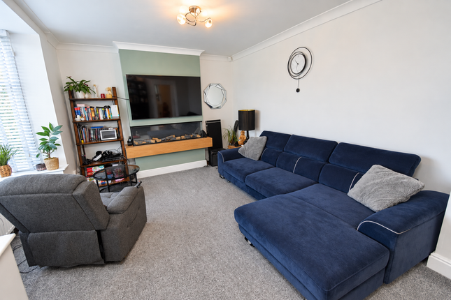 10, Welwyn Avenue, Bradford photo 2