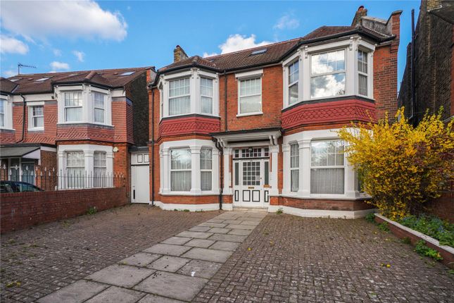 Link-detached house for sale in Inglis Road, London