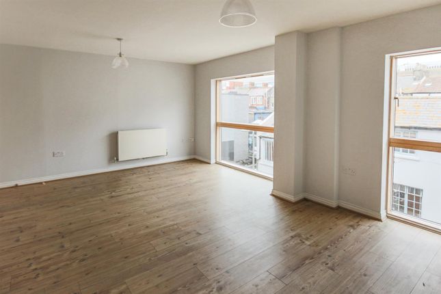 Thumbnail Flat to rent in Regent Street, Brighton