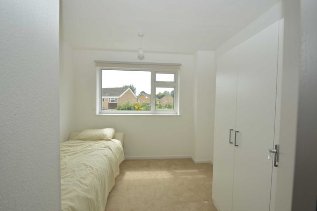 3, Bennett Close, Cobham photo 5