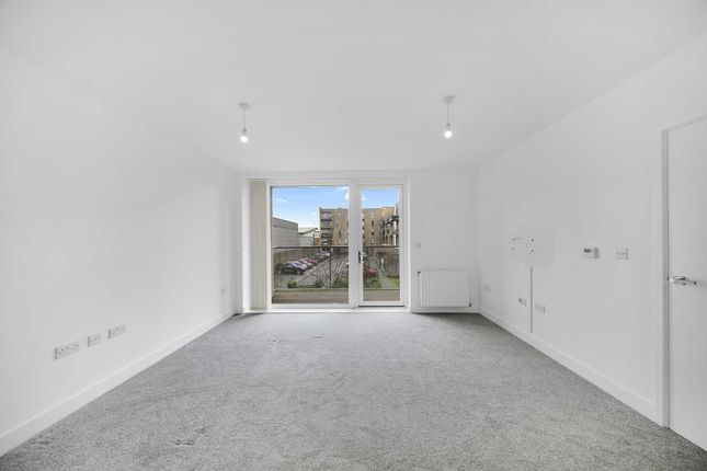Flat for sale in Hickman Avenue, Highams Park