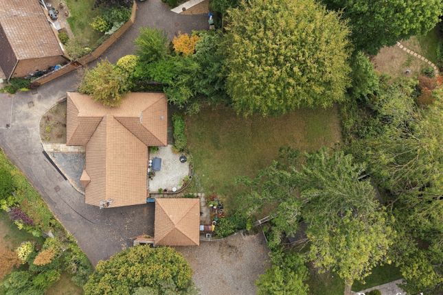 3, Bowmont Close, Brentwood photo 2
