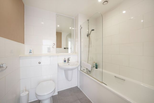Flat 16 Talbot Close, Oak Lodge Talbot Close, Mitcham photo 4