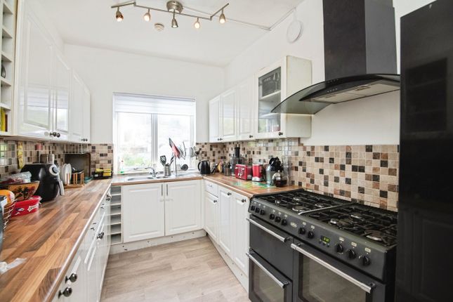 70, Blackacre Road, Dudley photo 2