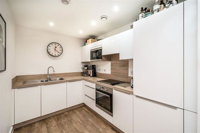Flat 16, 1, Milles Square, London photo 2