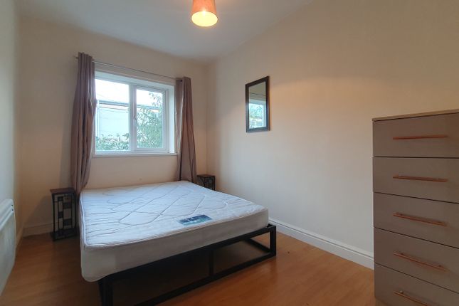 Flat 1, 33 Broadway, Pontypridd photo 5