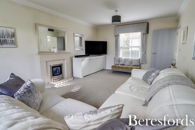 19, Sawyers Grove, Essex photo 2
