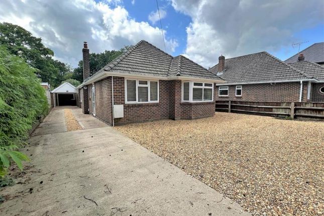 Bungalow to rent in York Road, Broadstone