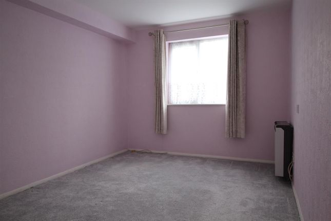 Flat for sale in Ainsley Close, Edmonton