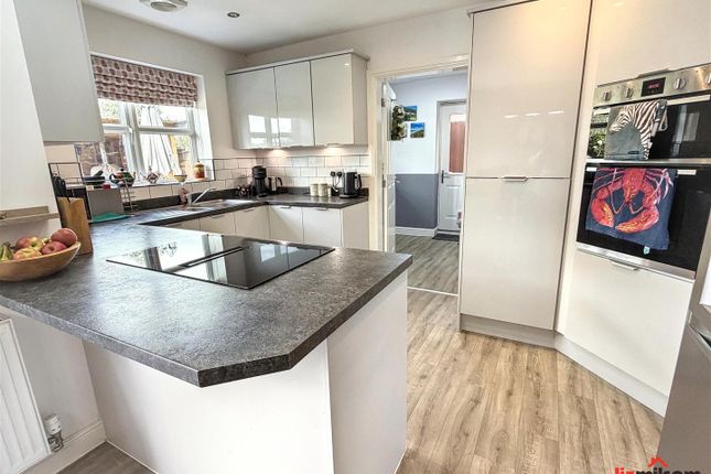 26, Patina Way, Swadlincote photo 3