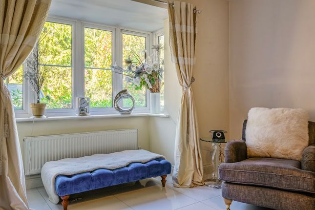 21, Hawthorne Gardens, Caterham photo 2