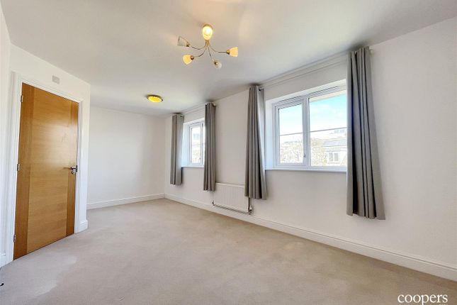 7, Cunningham Drive, Ickenham photo 4