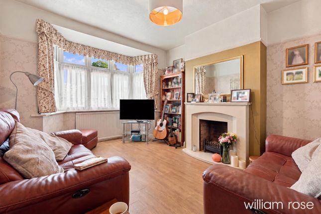 Roding Lane North, Woodford Green photo 2