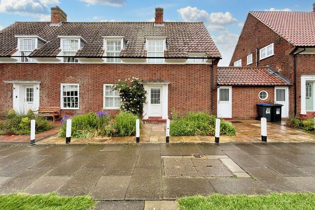 Thumbnail Terraced house for sale in 66 Parkway, Welwyn Garden City, Hertfordshire