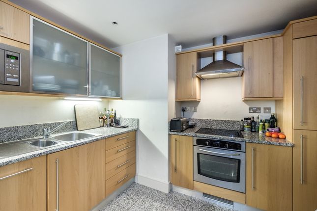 Flat to rent in Cayenne Court, London