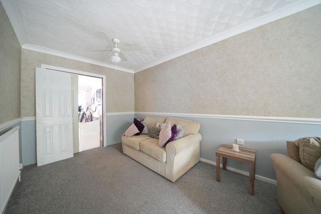 93 Hanbury, Peterborough photo 3